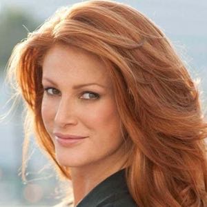 Angie Everhart's profile